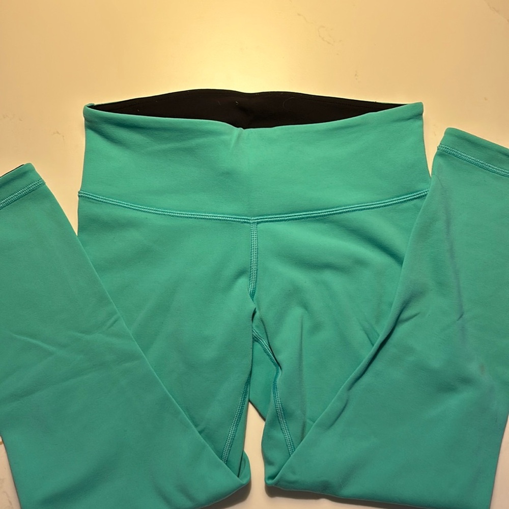 Lululemon reversible leggings; turquoise and black